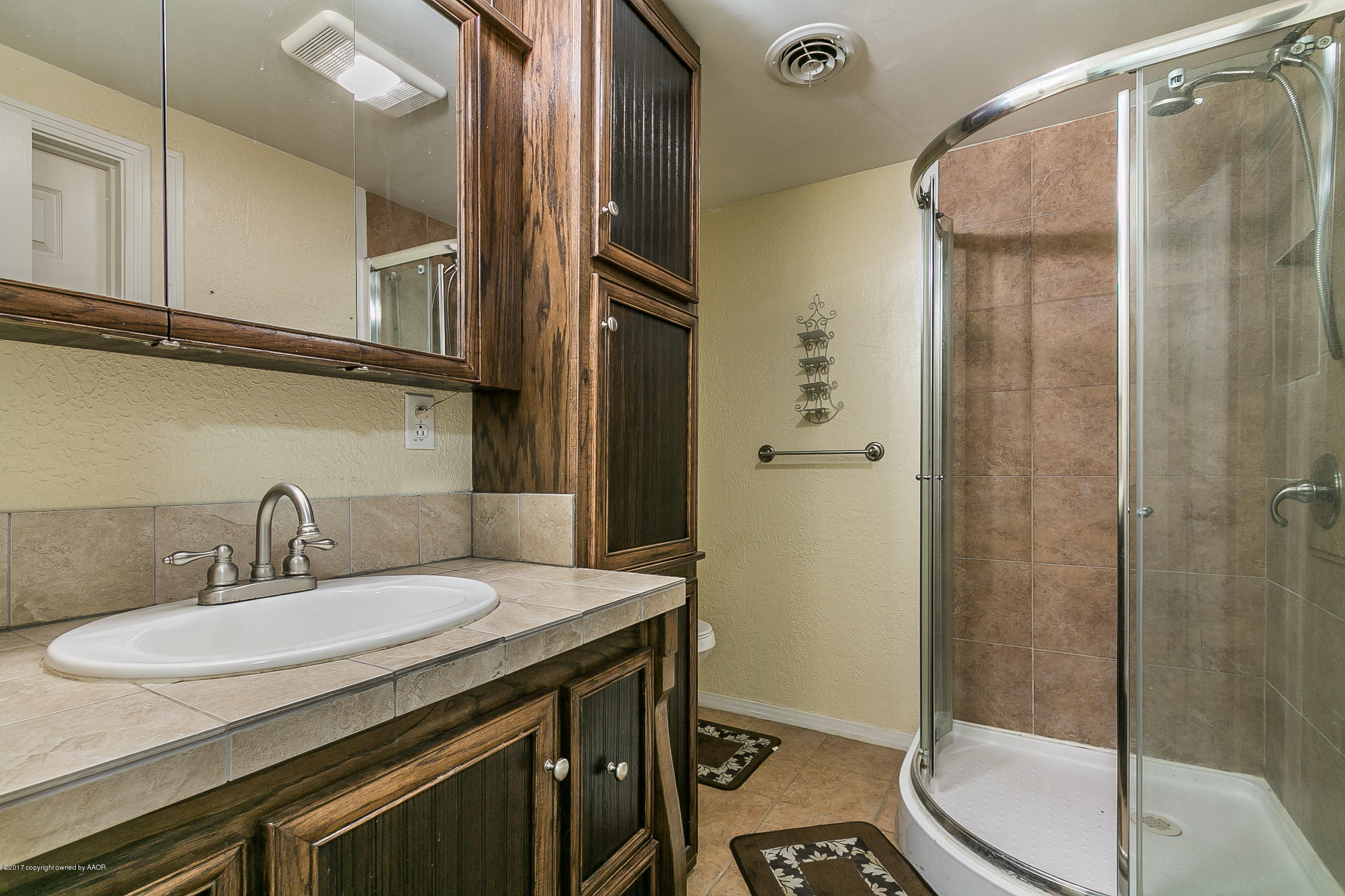 6102 Dreyfuss Road Amarillo, TX 79106 - Photo 22 of 31 a bathroom with a sink a toilet and shower