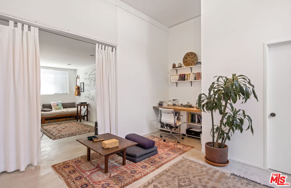 341 5th Avenue Venice, CA 90291 - Photo 20 of 24 a living room with furniture and a potted plant
