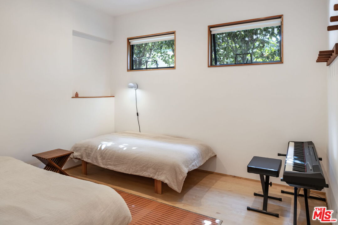 341 5th Avenue Venice, CA 90291 - Photo 9 of 24 a bedroom with a bed and a desk