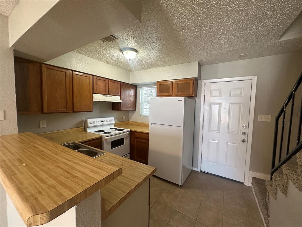 9447 Olde Towne Row Dallas, TX 75227 - Photo 5 of 23