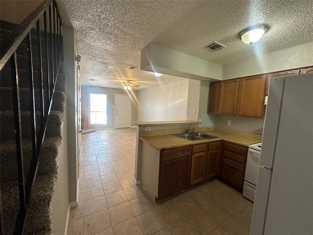 9447 Olde Towne Row Dallas, TX 75227 - Photo 6 of 23