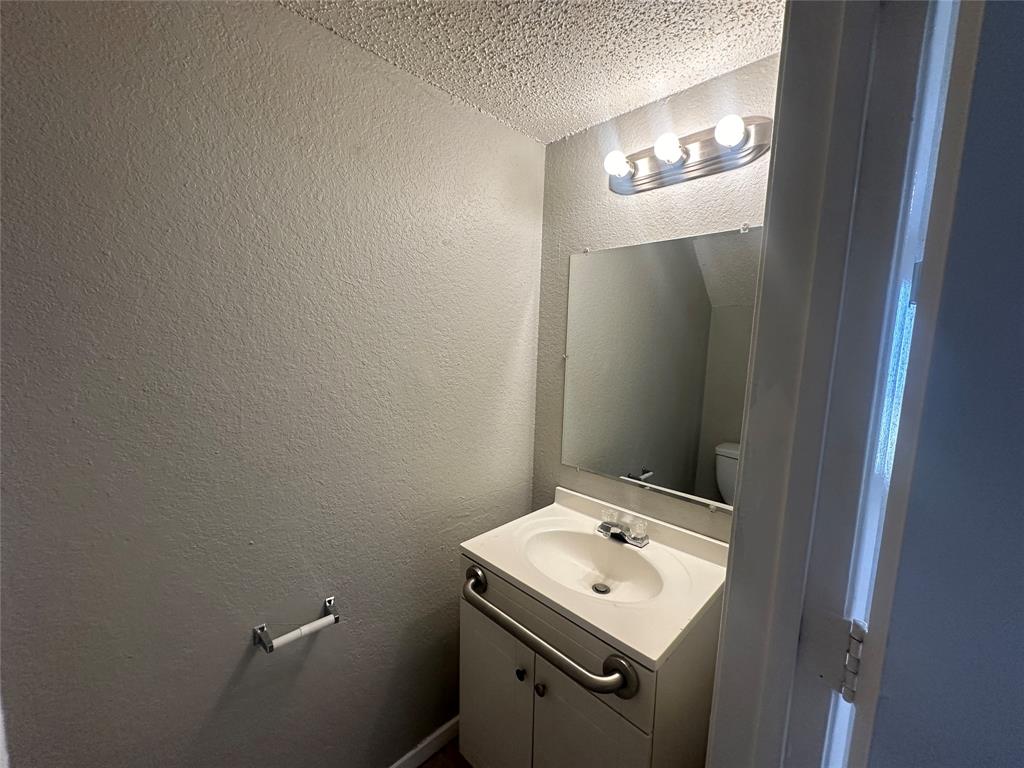 9447 Olde Towne Row Dallas, TX 75227 - Photo 8 of 23