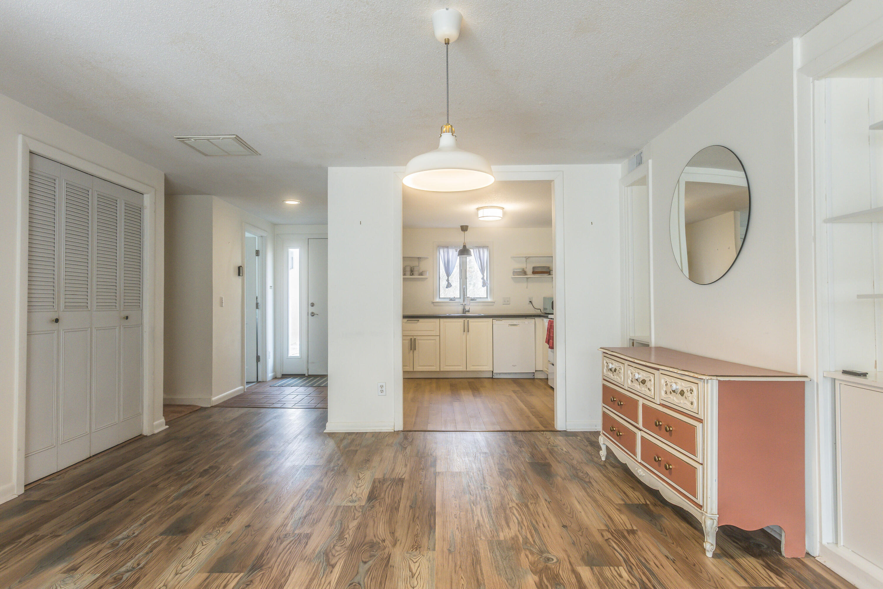 12 Woodrise Road, Unit 12 Falmouth, MA 02540 - Photo 12 of 33 Dining into kitchen1