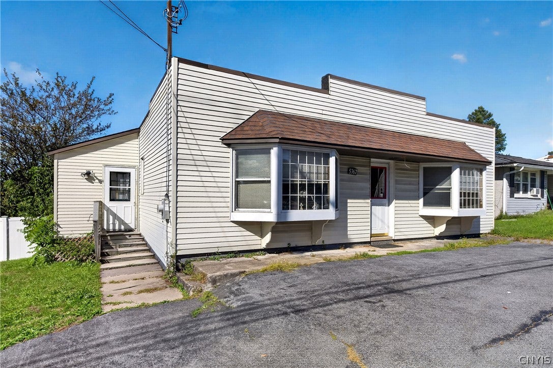 5367 Bear Road Syracuse, NY 13212 - Photo 1 of 50 Gallery Image 1
