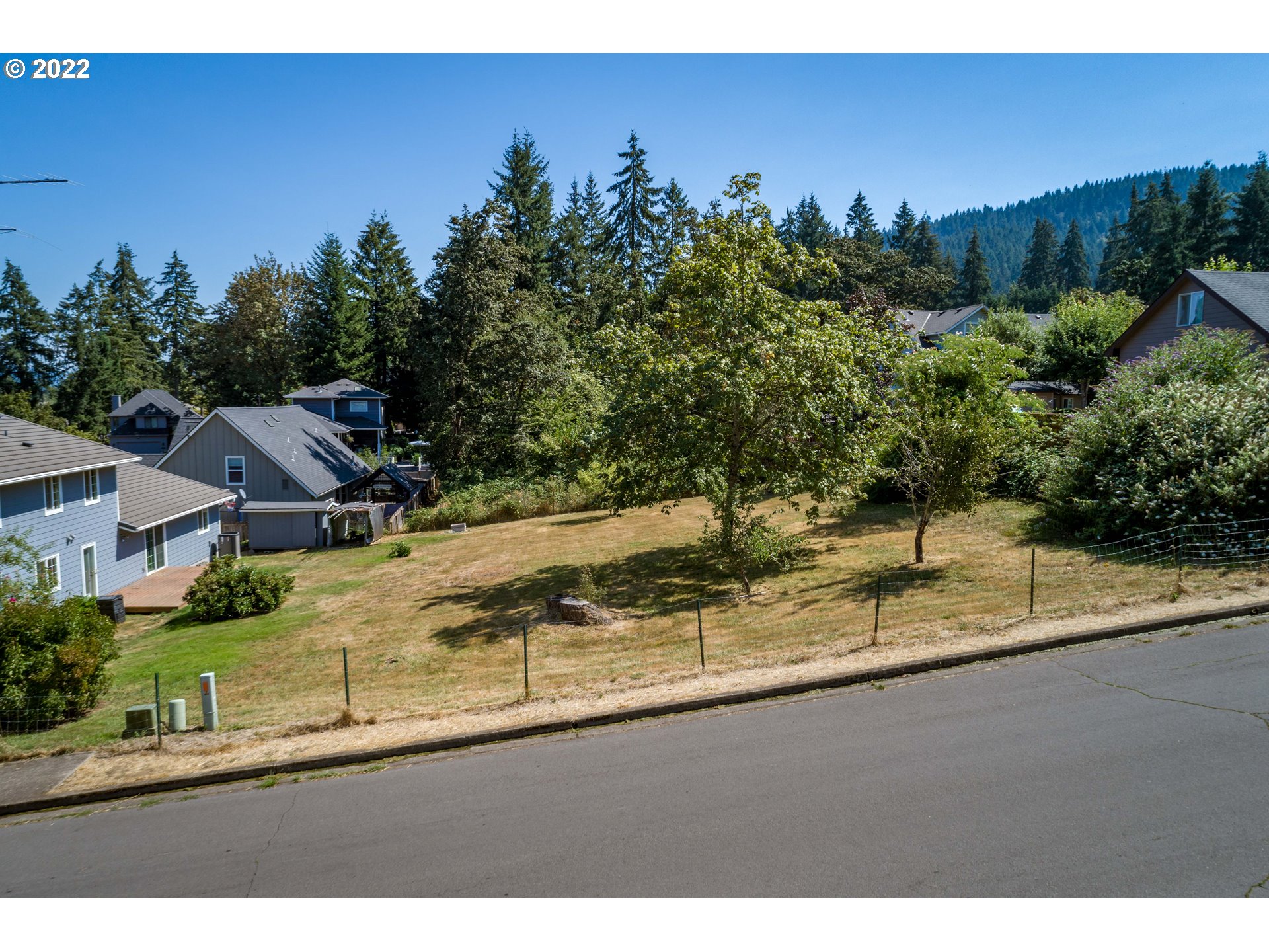 South 67th Springfield, OR 97478 - Photo 5 of 5 a view of a yard with an outdoor space