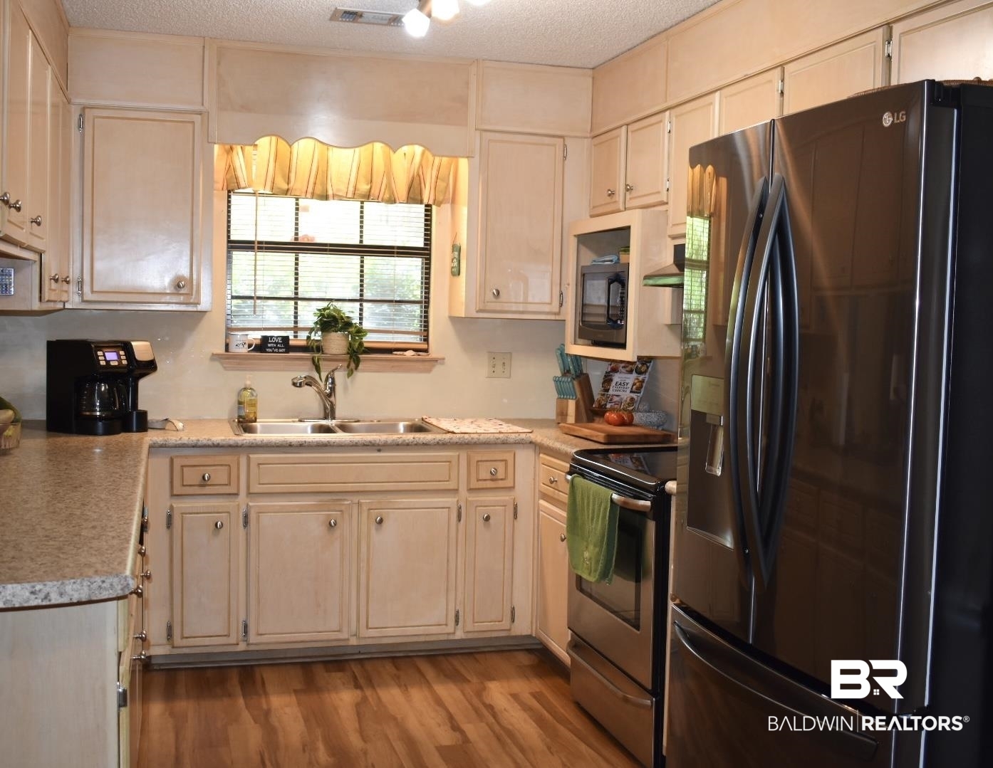 2710 Manuel Drive Lillian, AL 36549 - Photo 3 of 8 Kitchen