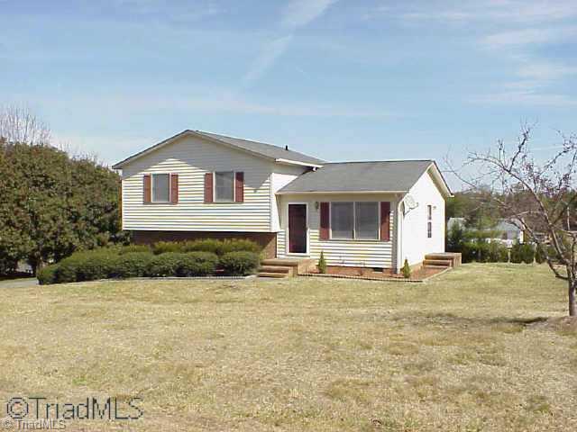 121 Maple Ridge Drive King, NC 27021 - Photo 1 of 9 Exterior Front.