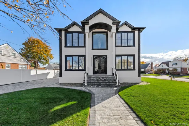 $1,699,999 | 1035 Glen Drive, Franklin Square, NY 11010