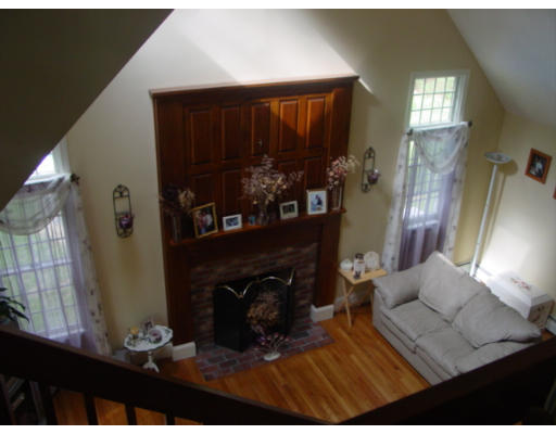 186 Clapp Road Rochester, MA 02770 - Photo 3 of 5