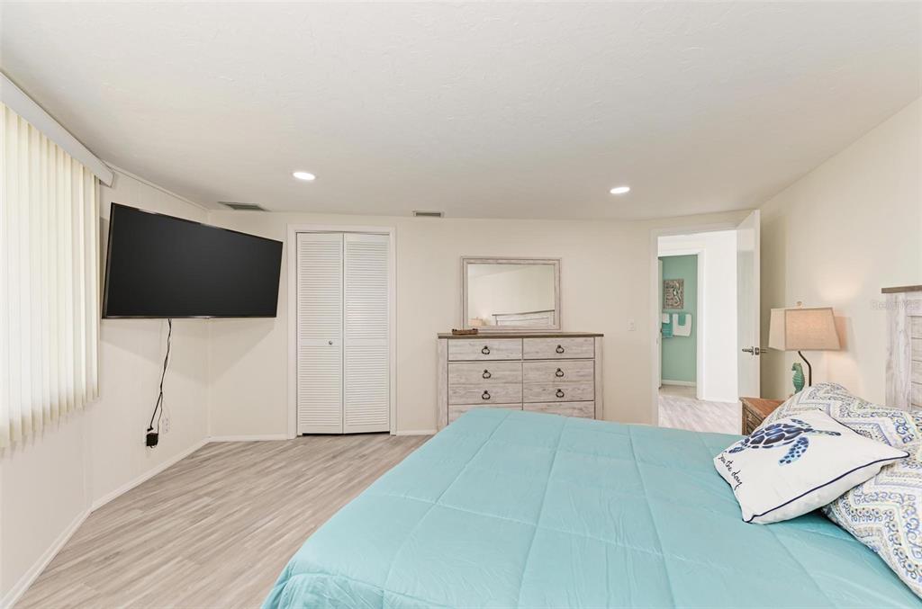 6590 Manasota Key Road Englewood, FL 34223 - Photo 32 of 69 a room with a bed and a flat screen tv