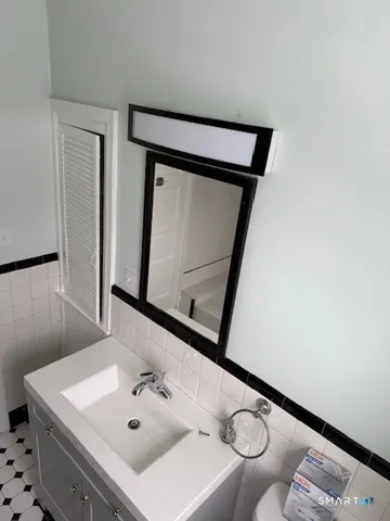 $1,975 | 264 Broad Street, Unit 2, Meriden, CT 06450