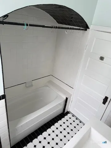 $1,975 | 264 Broad Street, Unit 2, Meriden, CT 06450