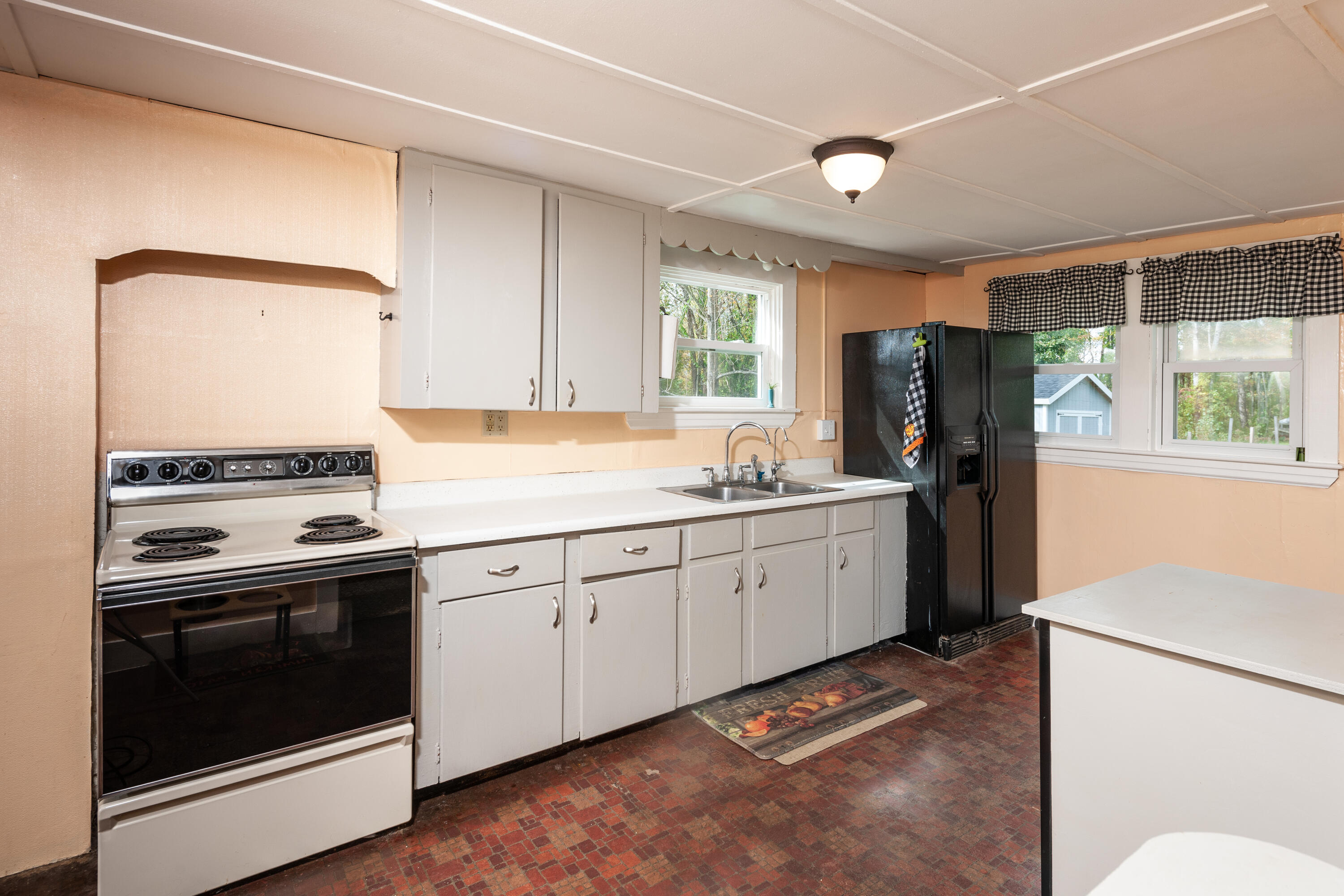 247 Hanscom Road Eliot, ME 03903 - Photo 4 of 38 #4
