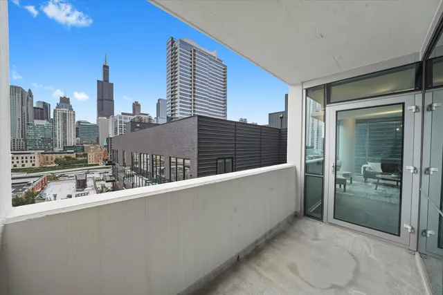 $550,000 | 125 South Green Street, Unit 806A, Chicago, IL 60607