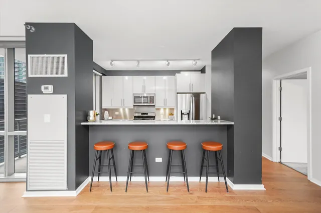 $550,000 | 125 South Green Street, Unit 806A, Chicago, IL 60607