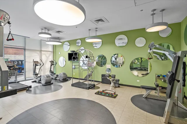 $550,000 | 125 South Green Street, Unit 806A, Chicago, IL 60607