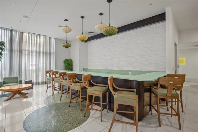 $550,000 | 125 South Green Street, Unit 806A, Chicago, IL 60607