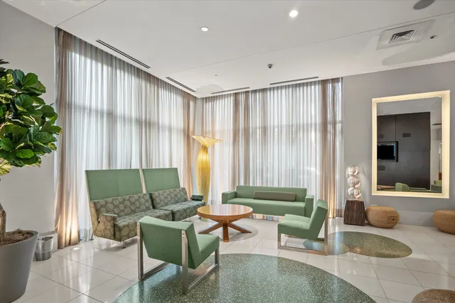 $550,000 | 125 South Green Street, Unit 806A, Chicago, IL 60607