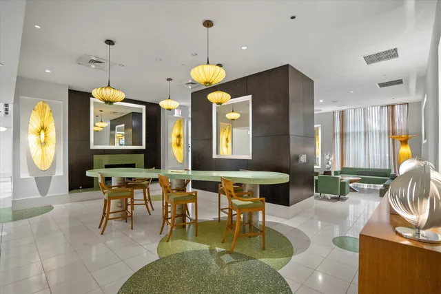 $550,000 | 125 South Green Street, Unit 806A, Chicago, IL 60607