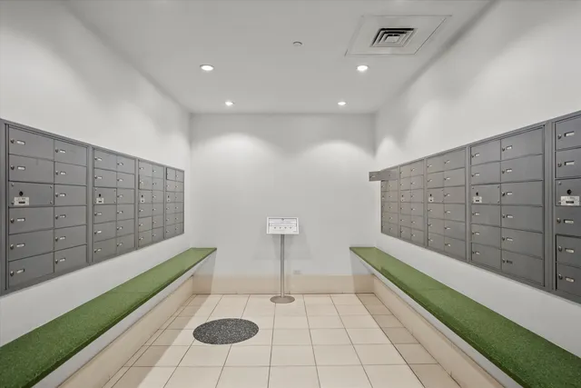 $550,000 | 125 South Green Street, Unit 806A, Chicago, IL 60607