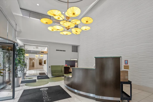 $550,000 | 125 South Green Street, Unit 806A, Chicago, IL 60607