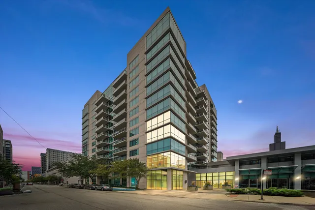 $550,000 | 125 South Green Street, Unit 806A, Chicago, IL 60607