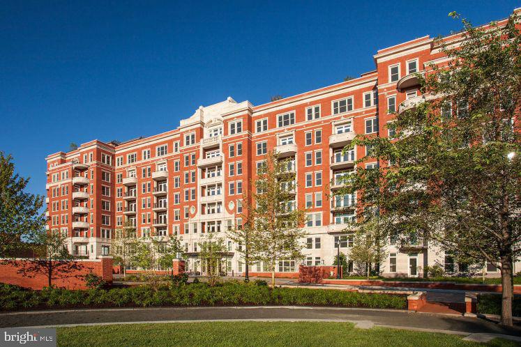 2700 Woodley Road Northwest, Unit PH4 Washington, DC 20008 - Photo 15 of 33