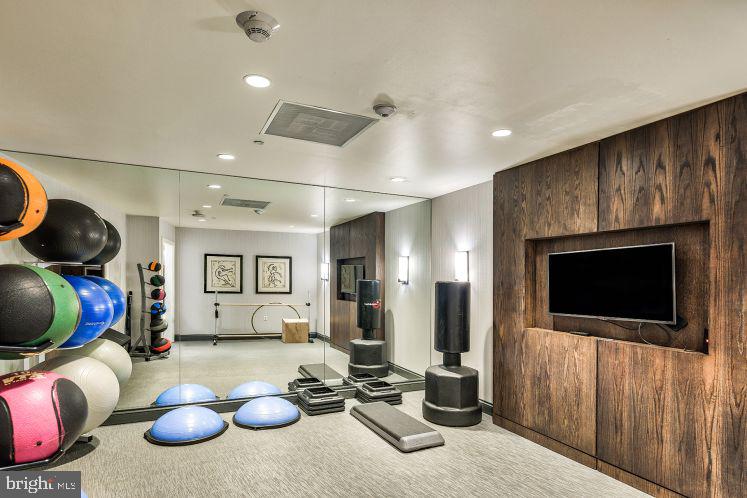 2700 Woodley Road Northwest, Unit PH4 Washington, DC 20008 - Photo 31 of 33