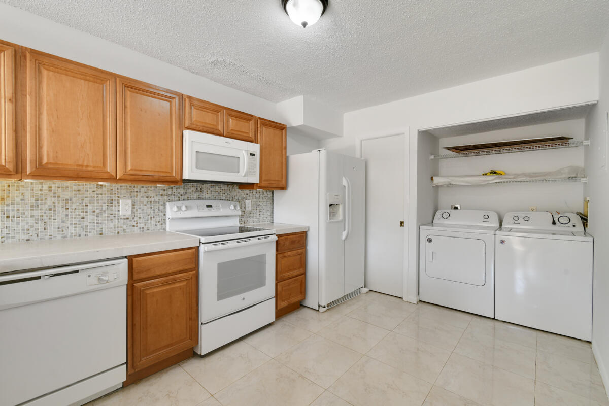 324 Maplecrest Circle Jupiter, FL 33458 - Photo 12 of 29 DSC_4058