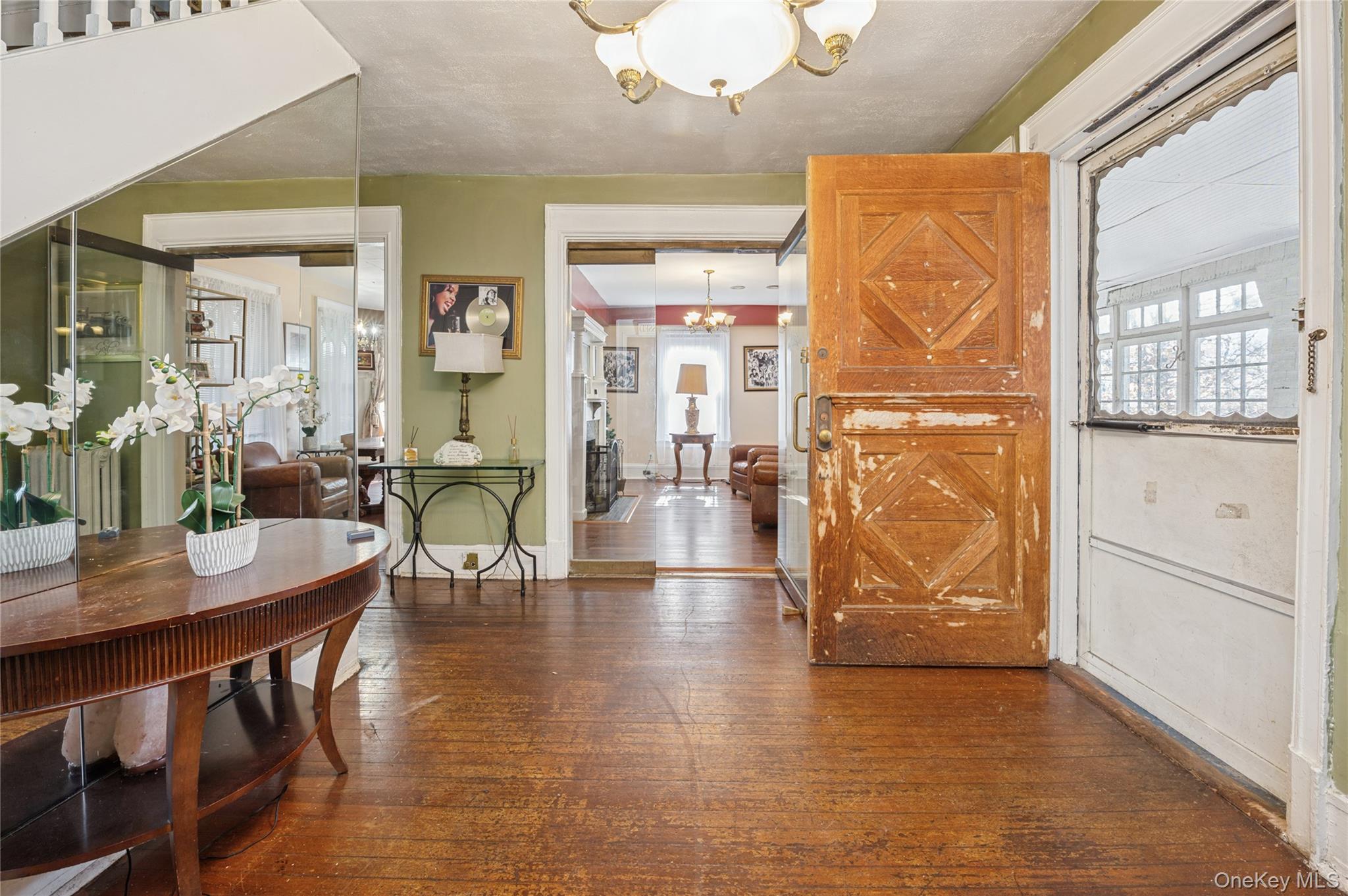 7 The Court New Rochelle, NY 10801 - Photo 4 of 35