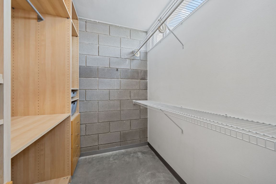 4801 South Congress Avenue, Unit D4 Austin, TX 78745 - Photo 22 of 27 a bathroom with a bathtub