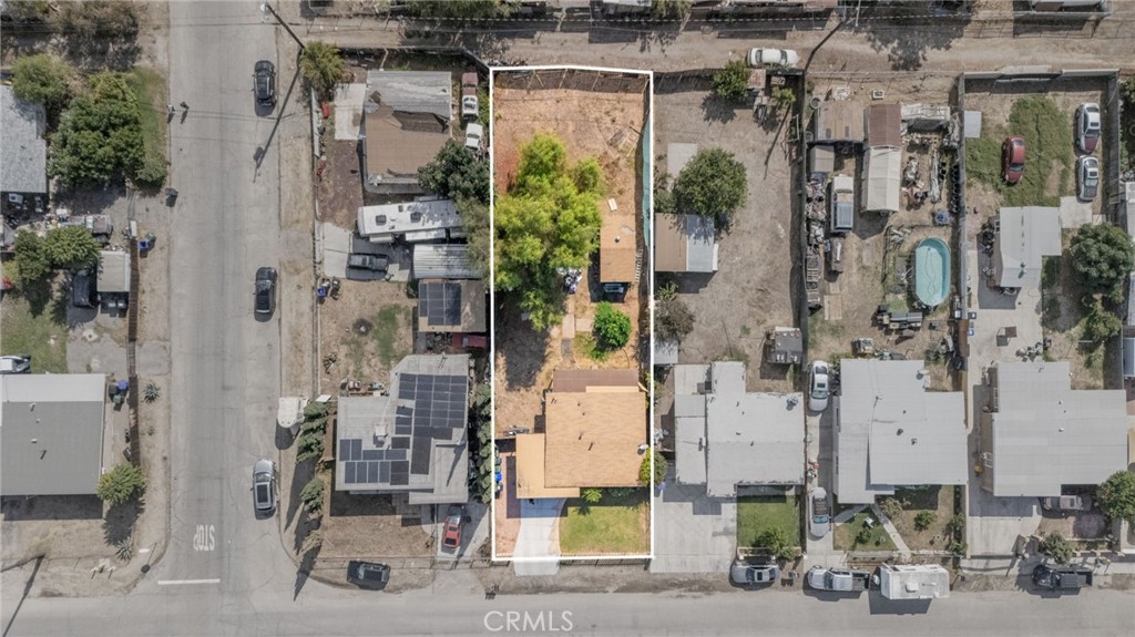 18585 14th Street Bloomington, CA 92316 - Photo 19 of 19 a picture of street light