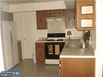 506 Winding Way Clementon, NJ 08021 - Photo 3 of 12 Kitchen