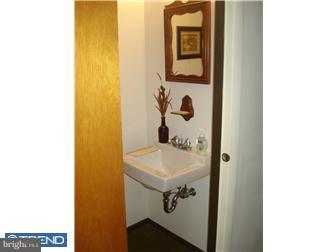 506 Winding Way Clementon, NJ 08021 - Photo 5 of 12 Bathroom