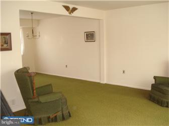 506 Winding Way Clementon, NJ 08021 - Photo 10 of 12 Living Room