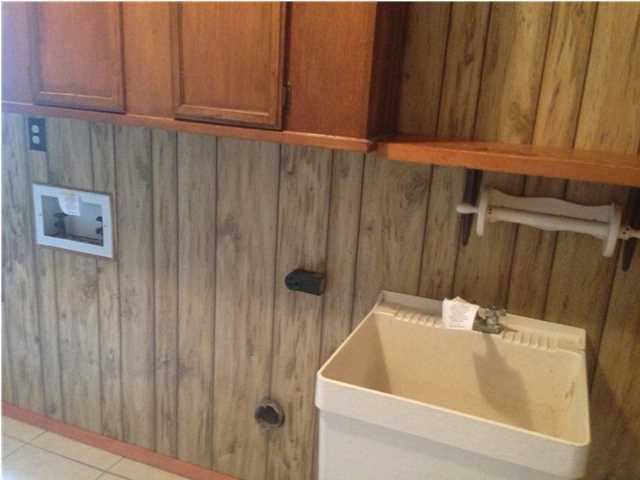 1086 Tallokas Road Crestview, FL 32536 - Photo 3 of 34 a bathroom with a sink