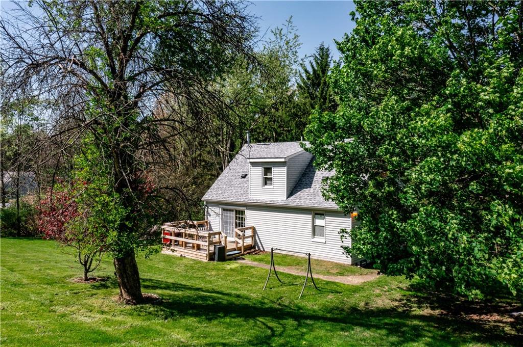234 Fairview Road Midland, PA 15059 - Photo 9 of 41 12 x 12 deck