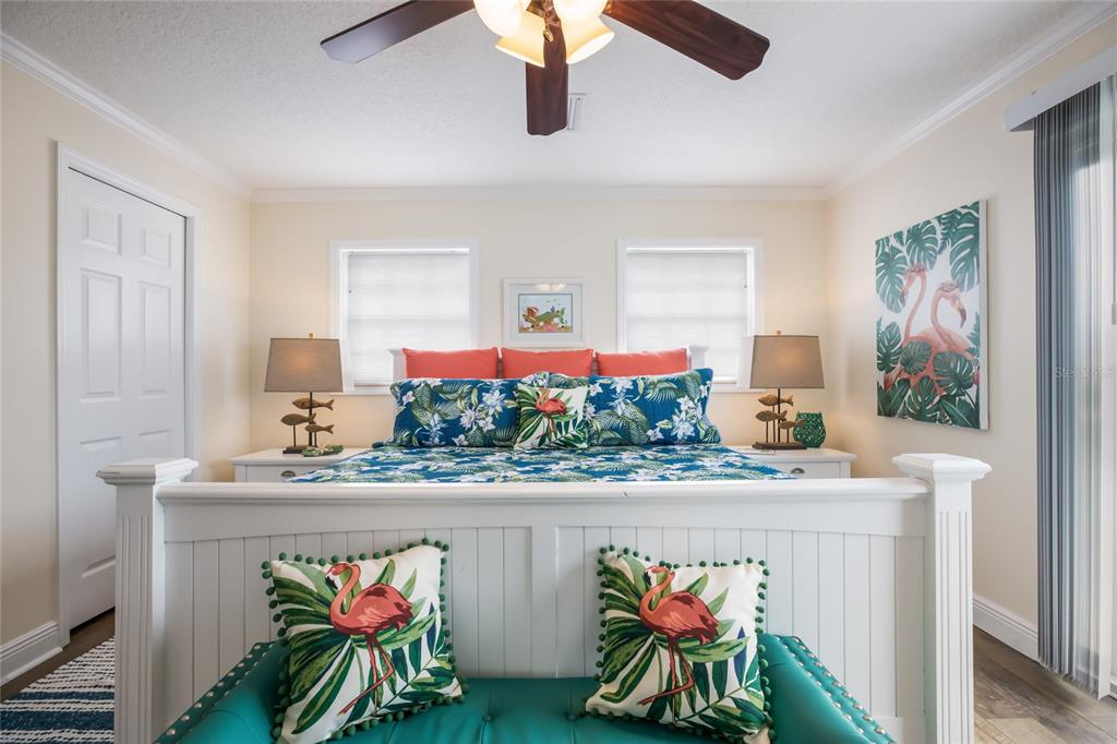 316 64th Street Holmes Beach, FL 34217 - Photo 22 of 43 a living room with furniture and a potted plant