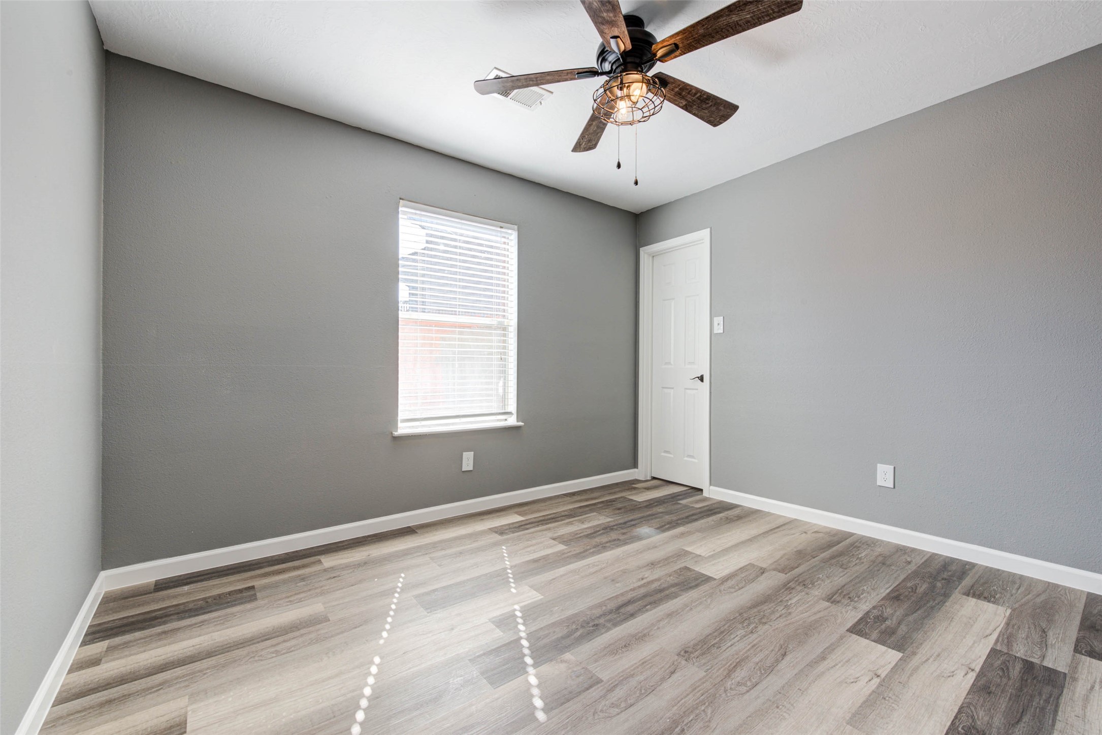 17930 Seven Pines Drive Spring, TX 77379 - Photo 21 of 26 a view of an empty room with a window