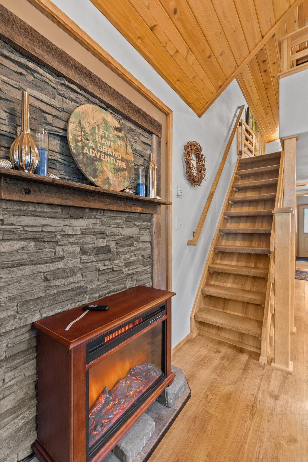 7979 Hyatt Prairie Road, Unit 52 Ashland, OR 97520 - Photo 13 of 35 13_Cabin_52