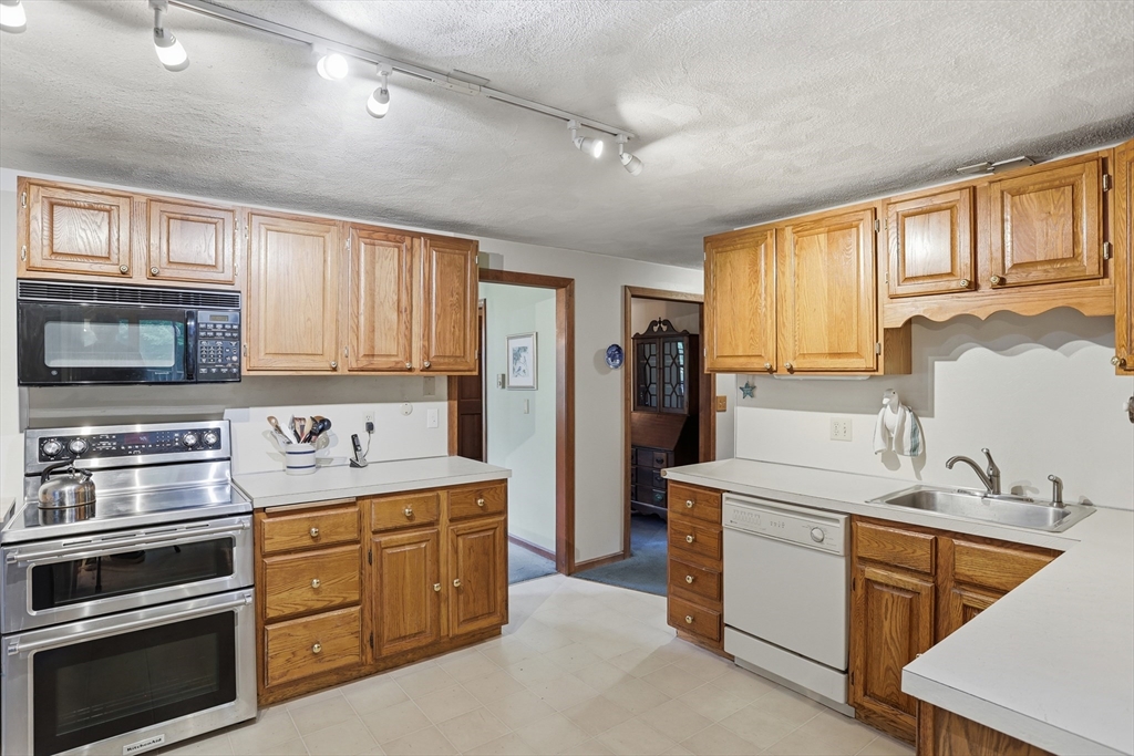 2 Checkerberry Lane Littleton, MA 01460 - Photo 7 of 30