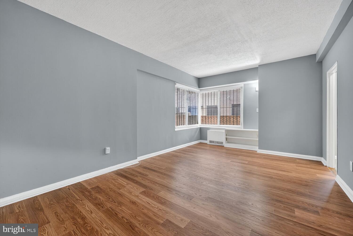 1727 Massachusetts Avenue Northwest, Unit 119 Washington, DC 20036 - Photo 4 of 16 Spacious open living & dining