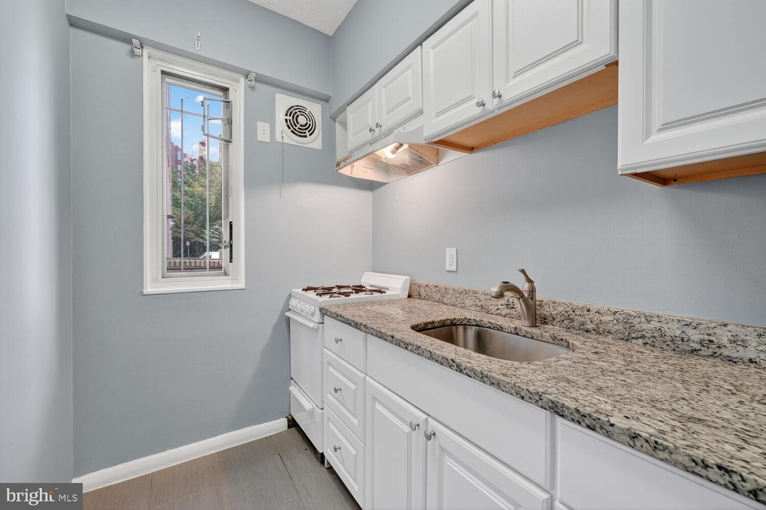 1727 Massachusetts Avenue Northwest, Unit 119 Washington, DC 20036 - Photo 6 of 16 Charming kitchen with a window