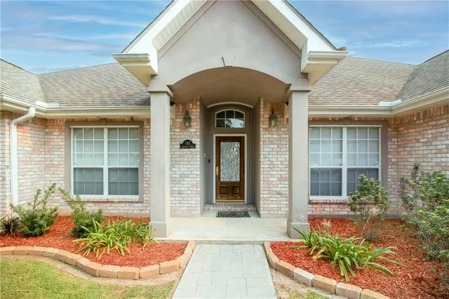 $420,000 | 145 Lakewood Drive, Laplace, LA 70068