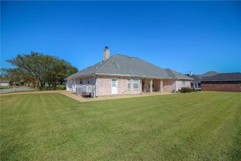 $420,000 | 145 Lakewood Drive, Laplace, LA 70068