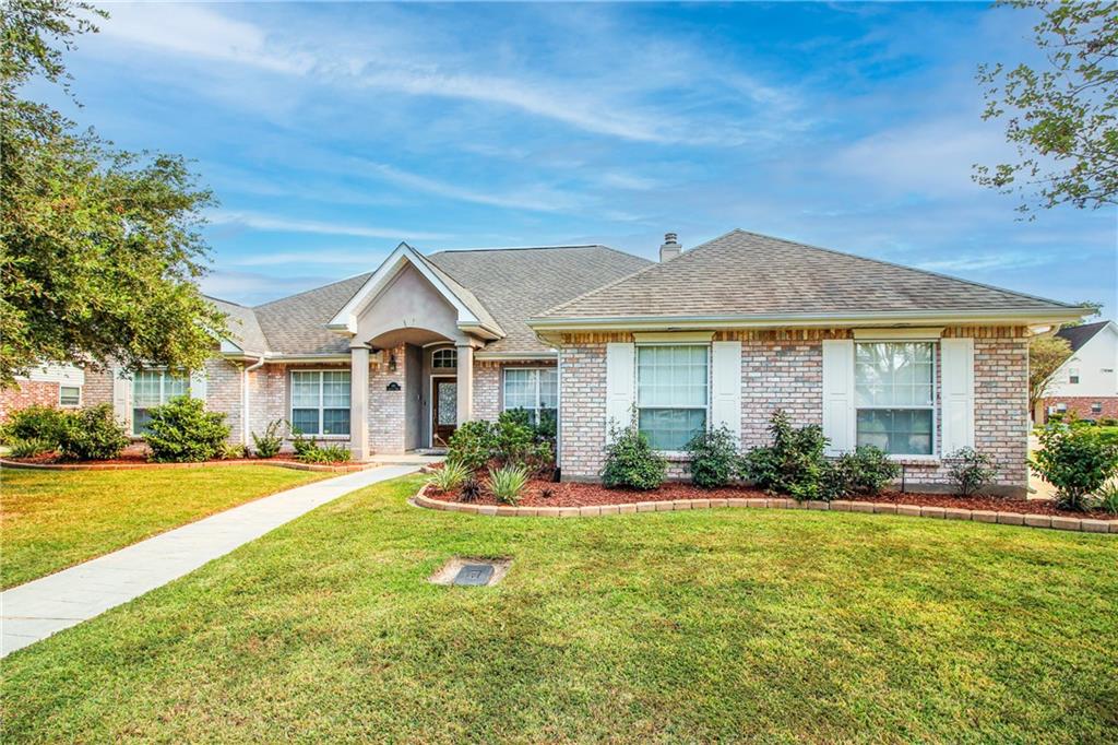 145 Lakewood Drive Laplace, LA 70068 - Photo 4 of 37