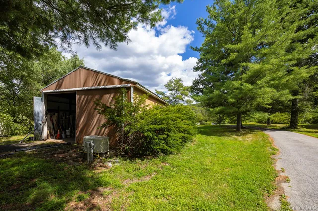 $425,000 | 993 Highway 32, Wallkill, NY 12589