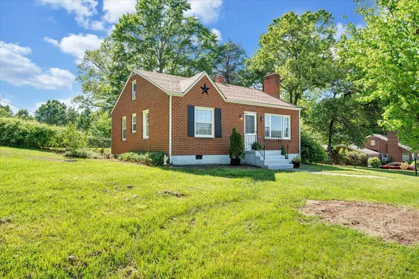 $189,950 | 294 Webster Heights Road, Roanoke, VA 24012