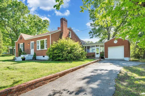 $189,950 | 294 Webster Heights Road, Roanoke, VA 24012