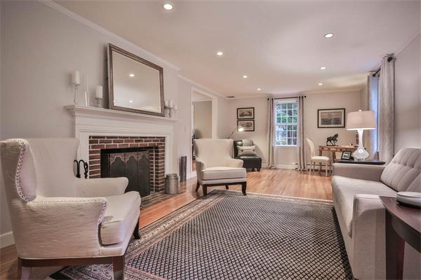 6 Townsend Road Lynnfield, MA 01940 - Photo 4 of 30